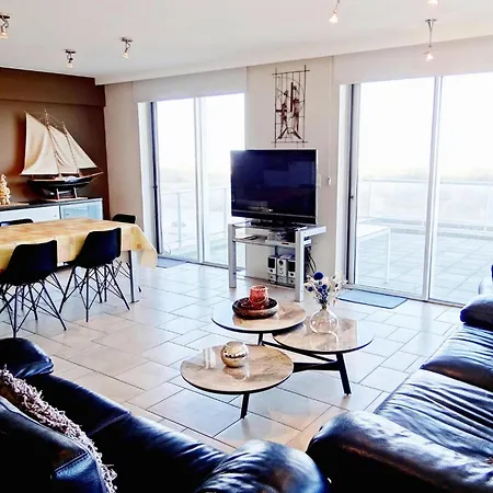 Apartment In With Ocean Views, Cleaning Included *